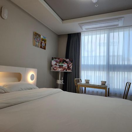 Daegu Star B&B Dsr Hotel Lily Guestroom Ngoại thất bức ảnh