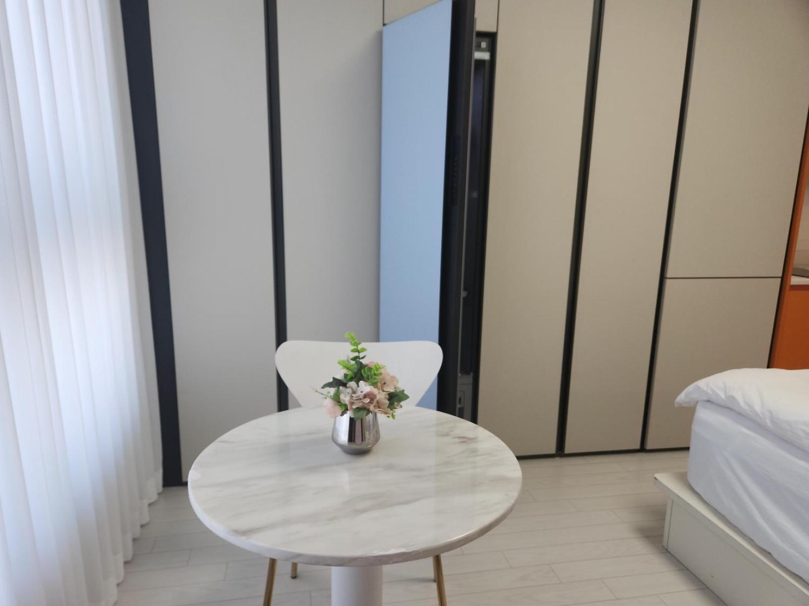 Daegu Star B&B Dsr Hotel Lily Guestroom Ngoại thất bức ảnh