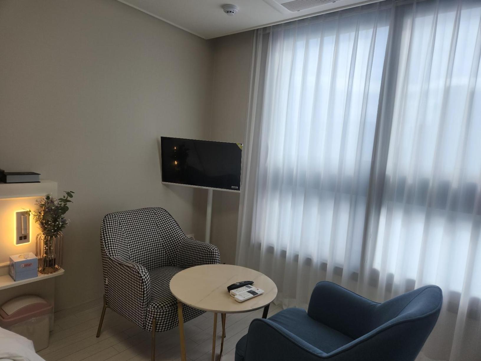 Daegu Star B&B Dsr Hotel Lily Guestroom Ngoại thất bức ảnh