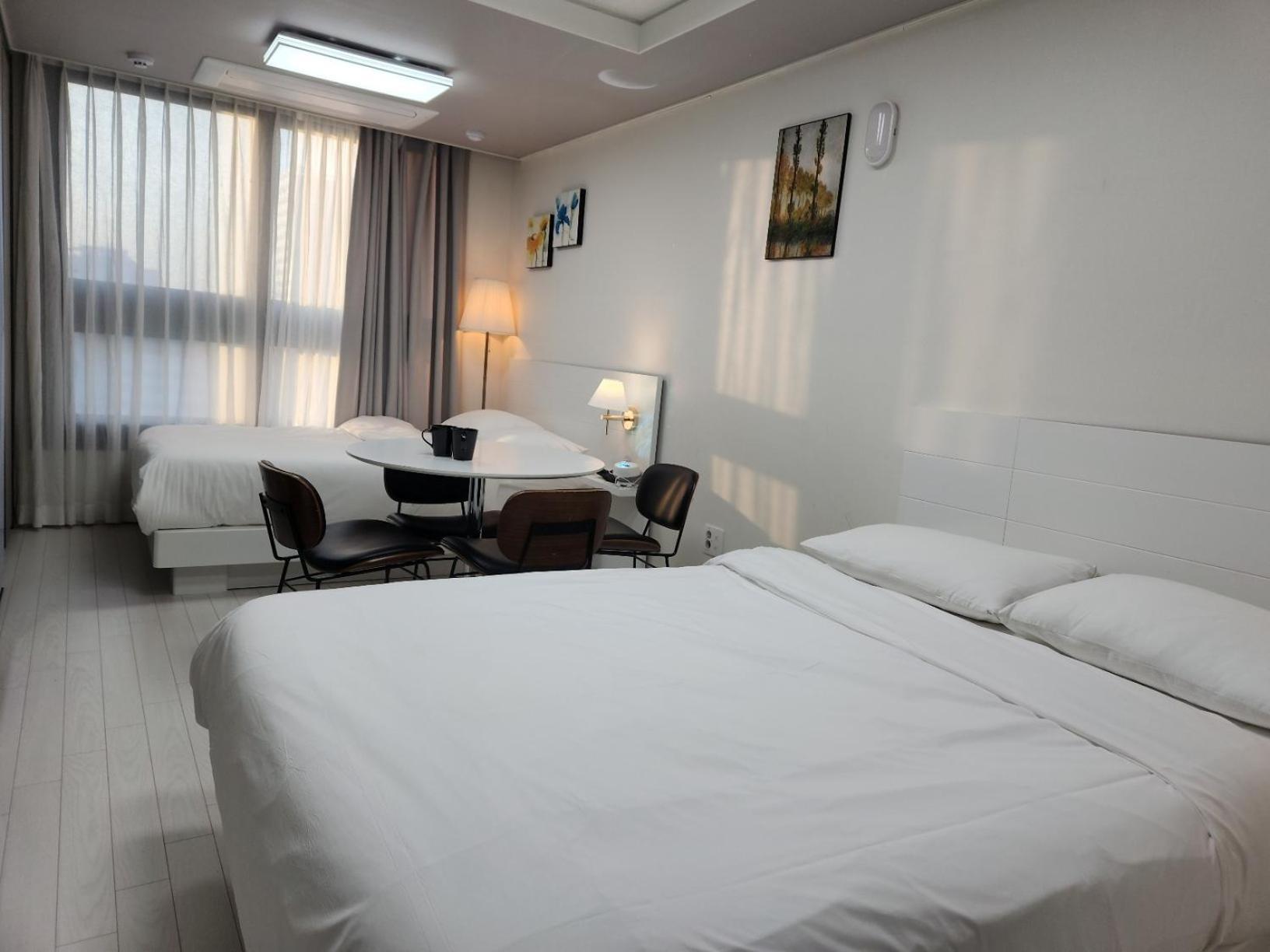 Daegu Star B&B Dsr Hotel Lily Guestroom Ngoại thất bức ảnh